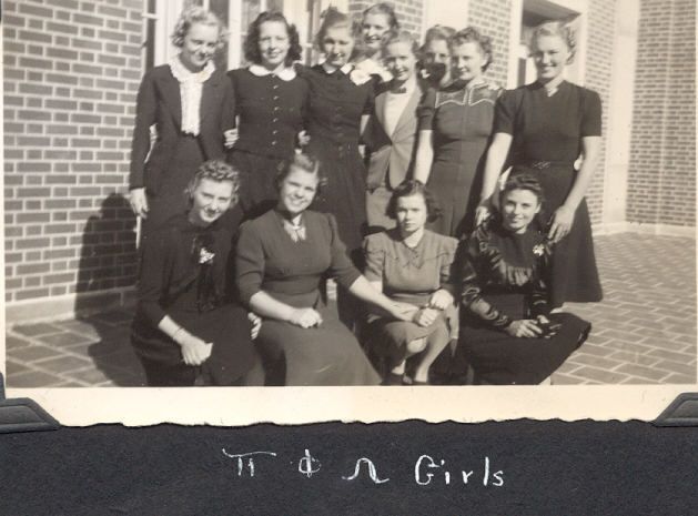 12760-057-1939-girls.jpg